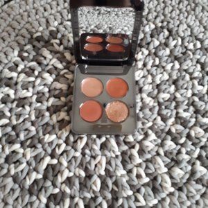 Roen Eyes on Me palette